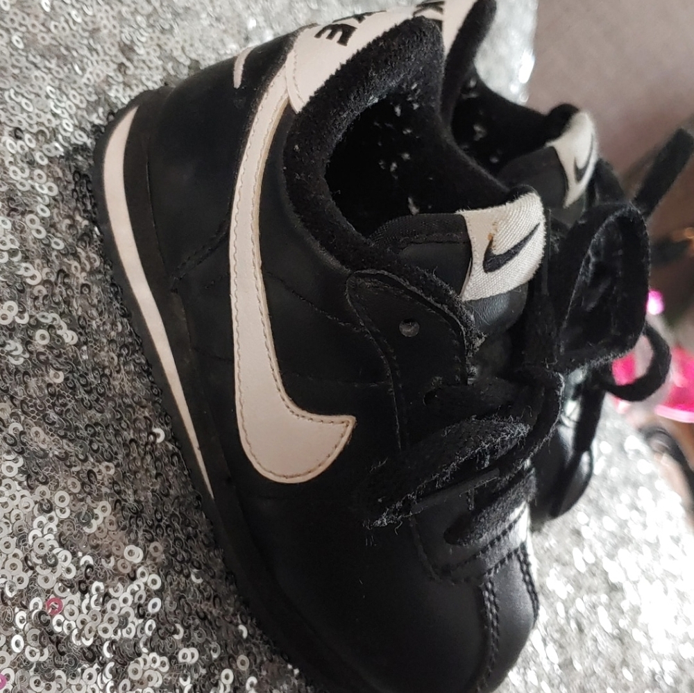 Baby black nike cortez size 6